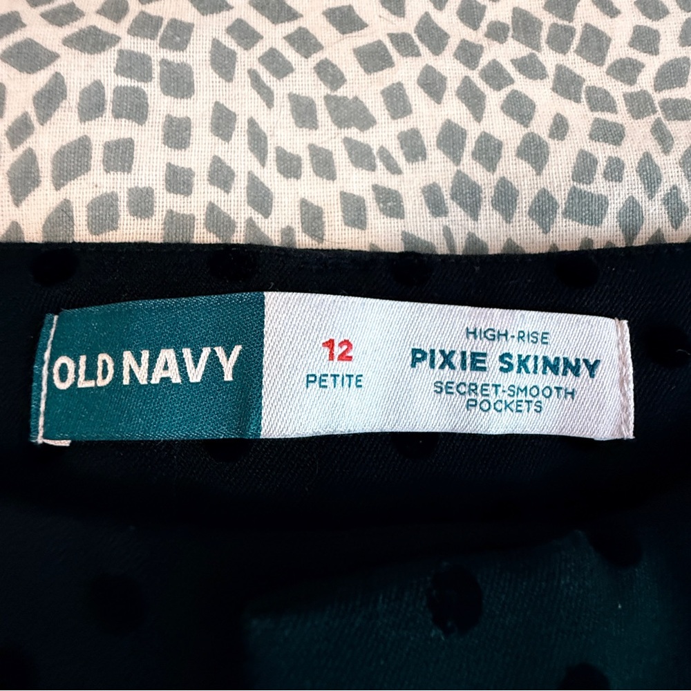 Old Navy | Black Dot‎ Pixie Skinny Pants, High Rise - Picture 6 of 7